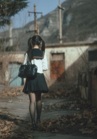 扒开粉嫩尿口露出大胸美女_BD英语在线观看完整版