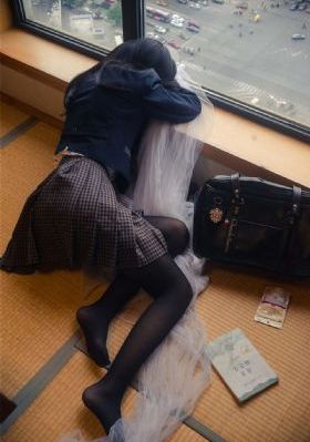 欧美传奇皮草黑色_720超清免费观看