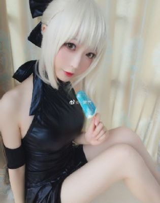 欧美半身裙运动鞋_DVD电视剧在线观看